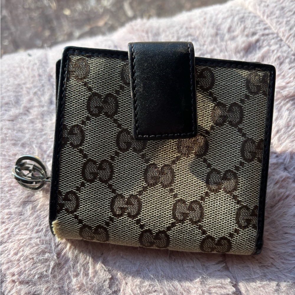 Authentic Gucci wallet